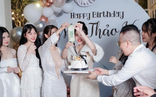 Bánh Kem Rút Tiền – Món Quà Sinh Nhật “Gây Bão” Tại Tân Phú