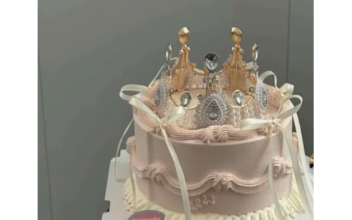 BST Bánh Kem Thổi Kim Tuyến Hot 2025 – Lung Linh Từng Khoảnh Khắc