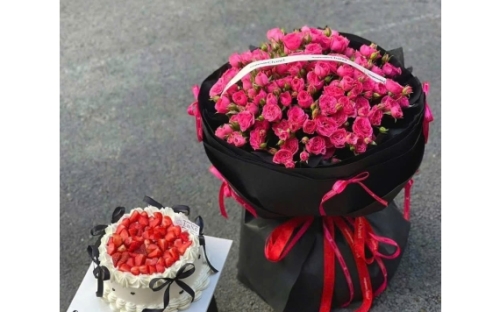 Combo bánh kem và hoa tươi tại Kẹo Ngọt Bakery – Xu hướng quà tặng được yêu thích hiện nay