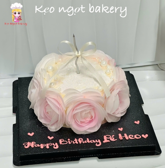 Bánh kem trang trí hoa tặng bạn gái 