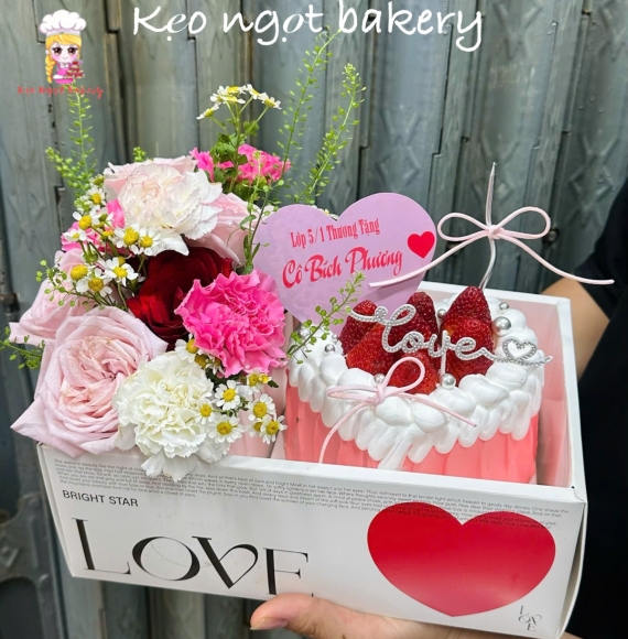 Combo bánh kem và hoa tặng sinh nhật 