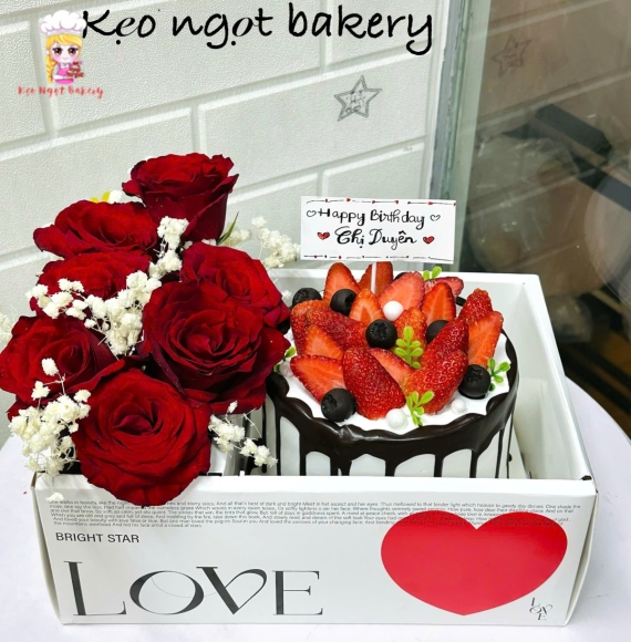 Các mẫu bánh kem và hoa hồng tặng người yêu 