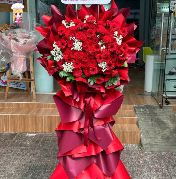 Kệ hoa tươi tone đỏ chúc mừng siêu hot