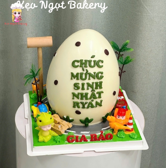 Mẫu bánh đập trứng mix khủng long siêu dễ thương