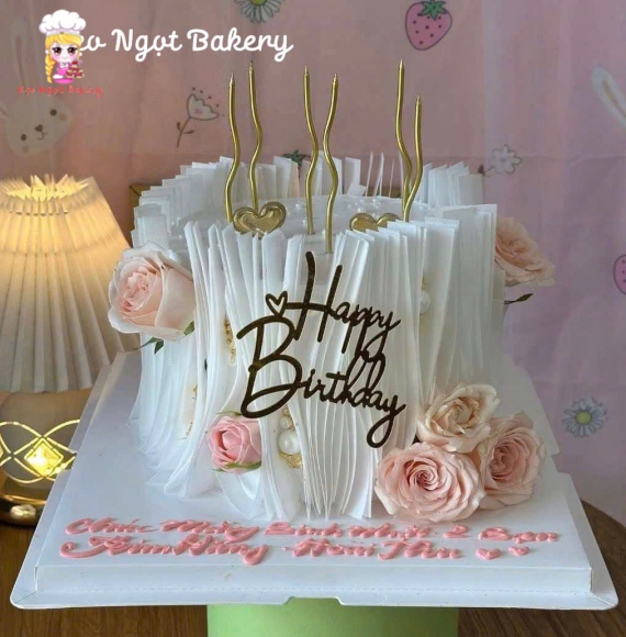 bánh kem trang trí hoa tặng bạn nữ