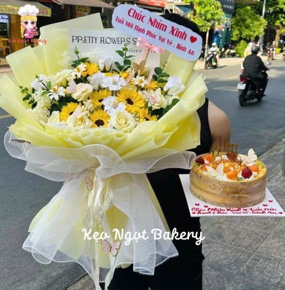 Combo bánh kem trứng muối và hoa sáp siêu hot 