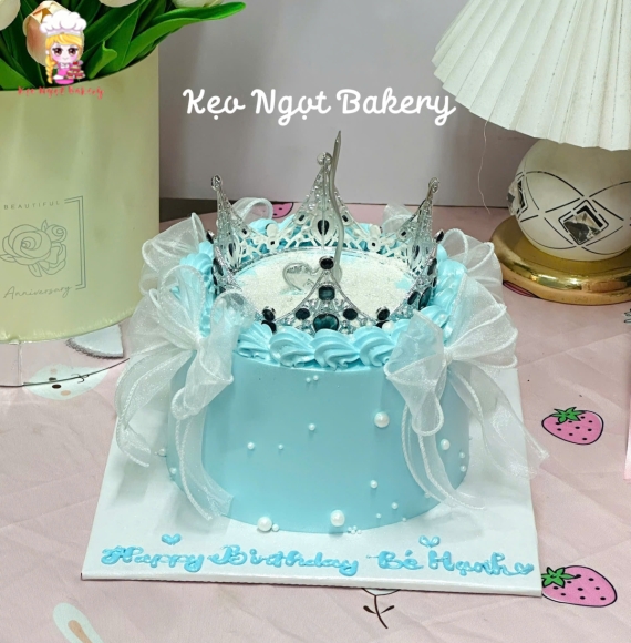 Bánh kem tone xanh trang trí vương miệng tặng sinh nhật 