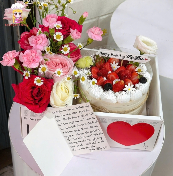 Combo siêu đỉnh giữa bánh kem trái cây và hoa sáp 