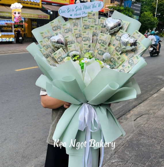 Bó hoa tiền 100k kèm hoa sáp tone trắng tặng sinh nhật 