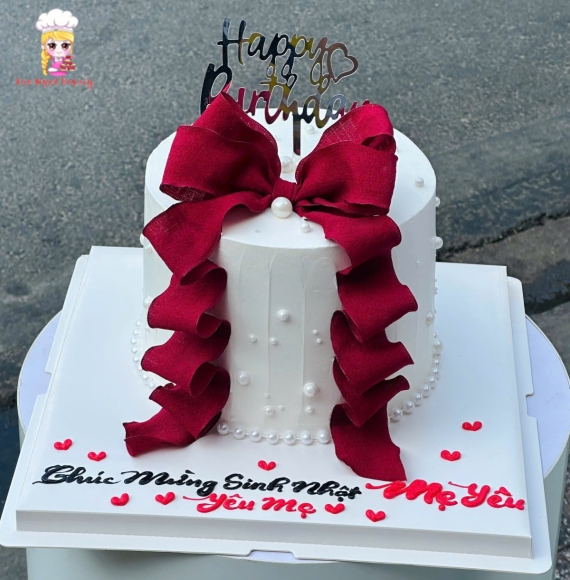 Bánh kem tone trắng kèm nơ hồng tặng sinh nhật 