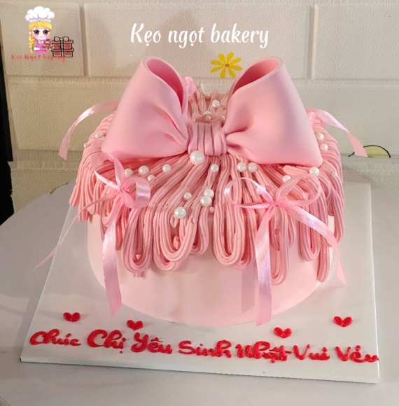 Bánh kem tone hồng kèm nơ tặng sinh nhật 