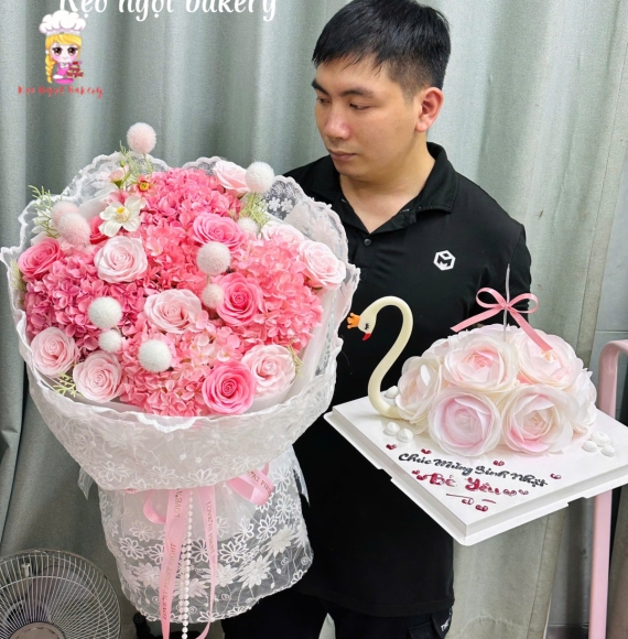 Combo siêu đỉnh giữa hoa sáp và bánh kem tone hồng 