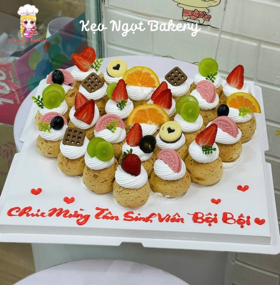 mẫu bánh su dai trang trái tim tặng tân sinh viên 