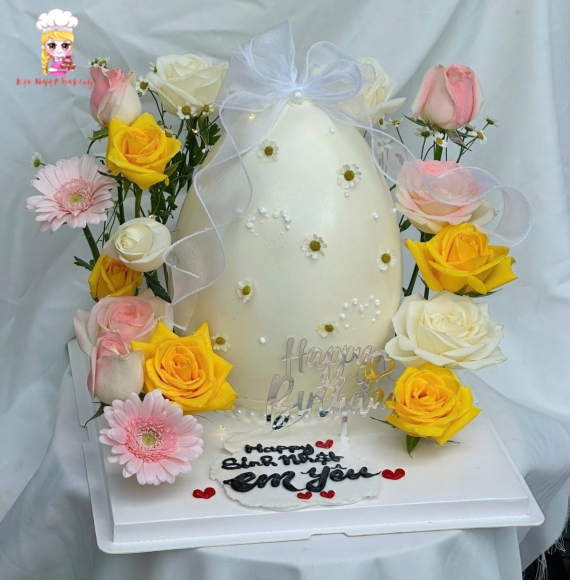 Mẫu bánh đập trứng tone trắng siêu sang hot trend