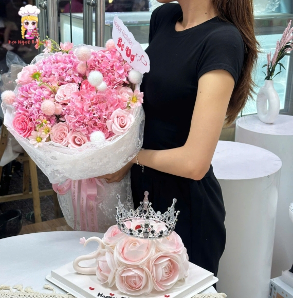 Combo bánh kem tone hồng tặng 20/10 cho cục cưng 