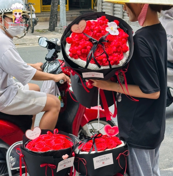 Bó hoa sáp tặng 20/10 tone đỏ siêu hot 2026 