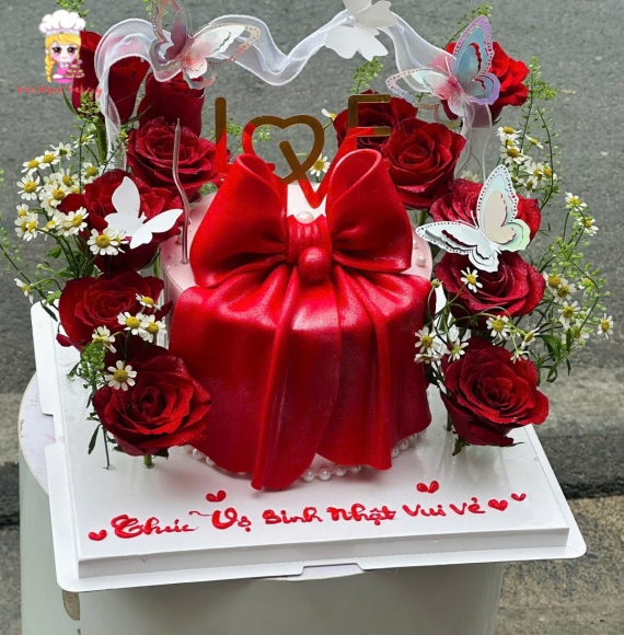 Bánh kem nơ tone đỏ siêu hot kết hợp hoa tươi ngọt ngào 