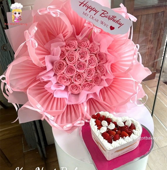 Combo hoa tươi và bánh kem hình trái tim tone hồng ngọt ngào 