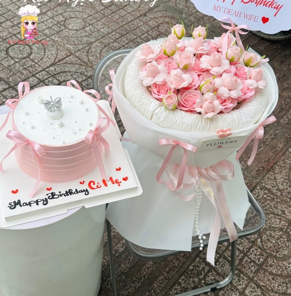 Combo hoa sáp và bánh kem tone hồng ngọt ngào 