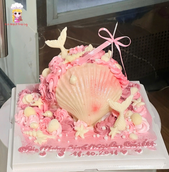 Bánh kem vỏ xò tone hồng ngọt ngào 