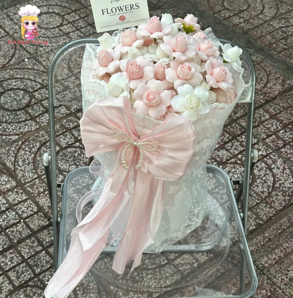 Bó hoa sáp tone hồng pastel kèm nơ to 