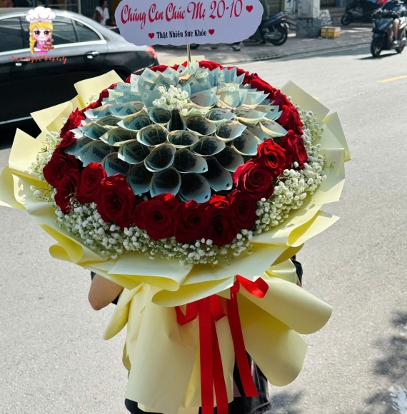 Hoa tiền tờ 50k bó hot hiện nay kết hợp hoa tươi 