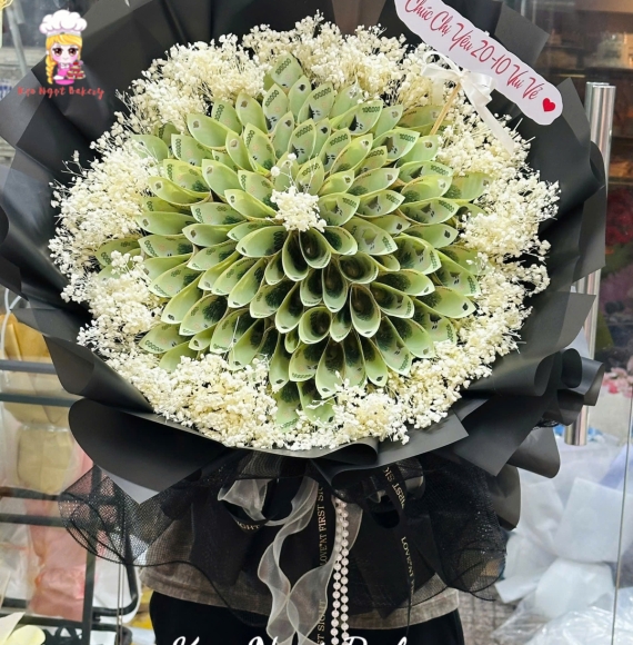 Bó hoa tiền tờ 100k đẹp kết hợp giấy đen hot hiện nay 