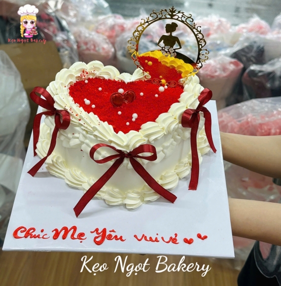 Bánh kem trái tim tone đỏ chúc mừng mẹ yêu sinh nhật 