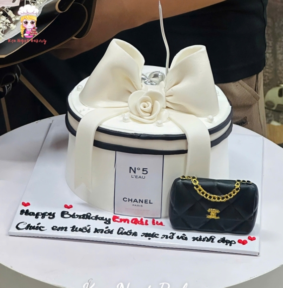 Bánh kem nơ xinh tone trắng hot 