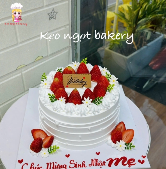 bánh kem trang trí dâu tây tặng mẹ yêu 