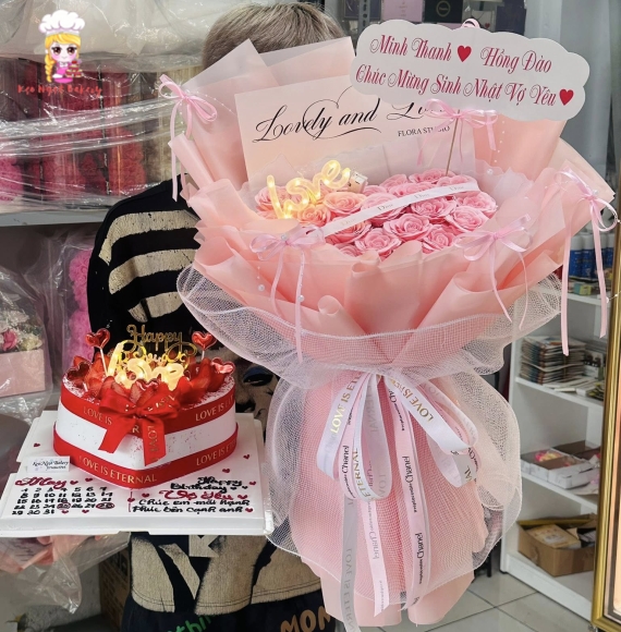 Combo hoa sáp và bánh tại tân phú