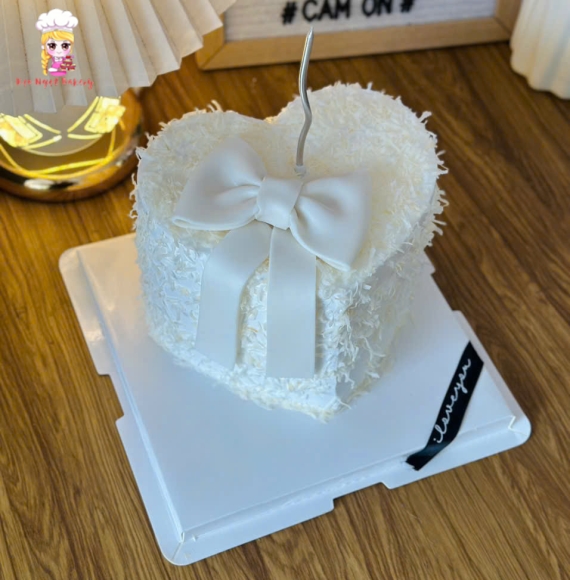 Bánh kem tone trắng trái tim siêu hot