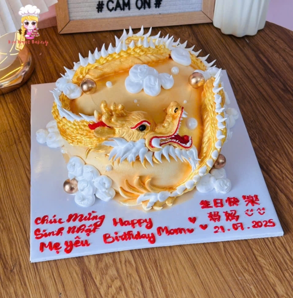Bánh kem tone trắng trang trí thêm rồng bay siêu hot