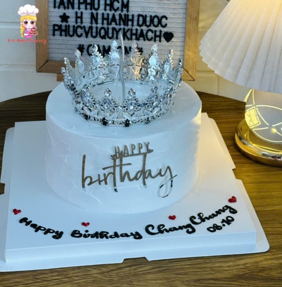 Bánh kem kim tuyến hot trend kèm vương niệm sang trọng 