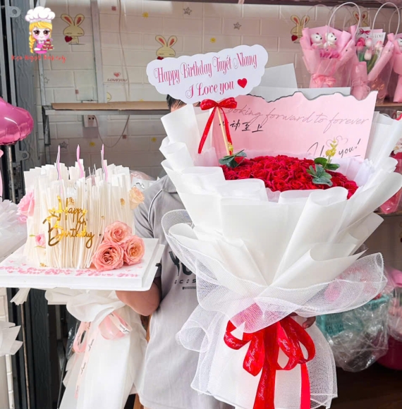 Mẫu bánh kem và hoa sáp siêu hot năm 2025