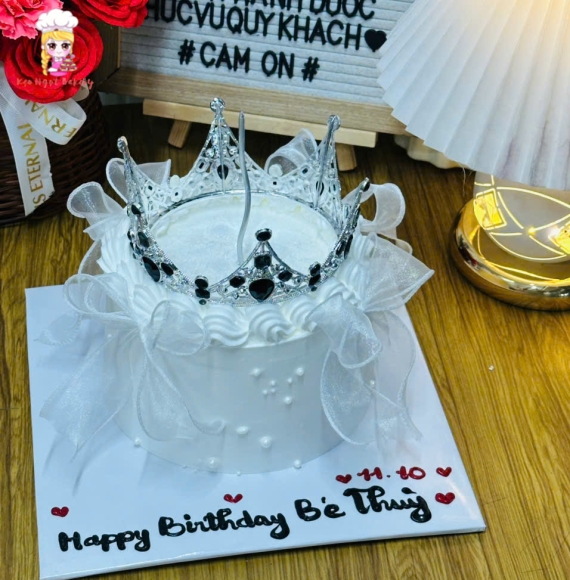 Bánh kem kim tuyến hot trend tại Kẹo Ngọt