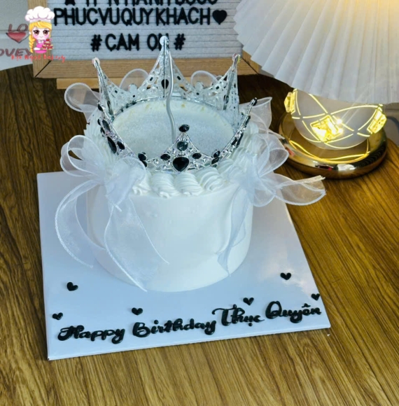 Bánh kem kim tuyến hot trend tại Kẹo Ngọt