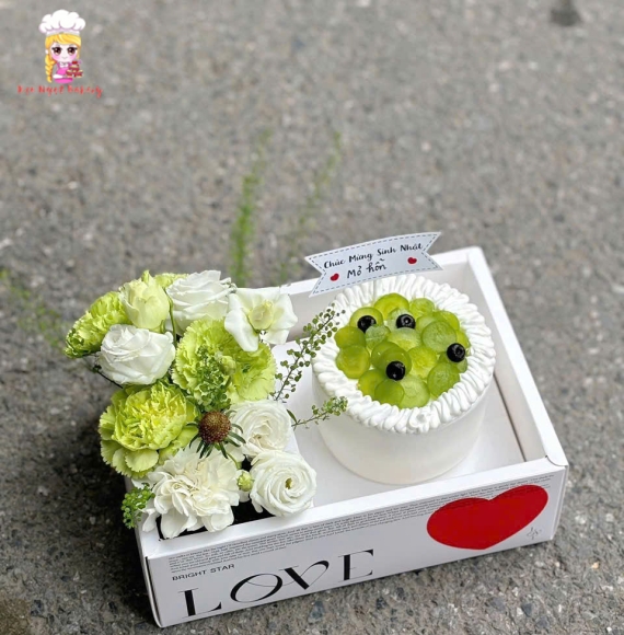 Sét bánh và hoa mẫu đẹp 2025 cho lễ tone xanh cây