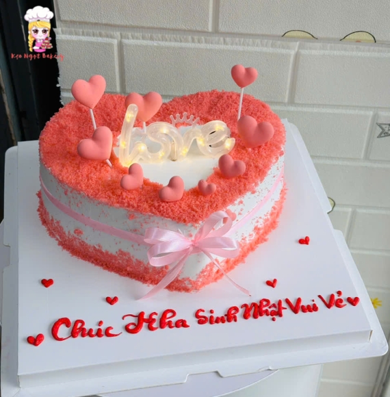Bánh sinh nhật trái tim tone hồng