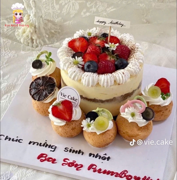 Bánh Tiramisu mẫu bánh hot kèm bánh su dai