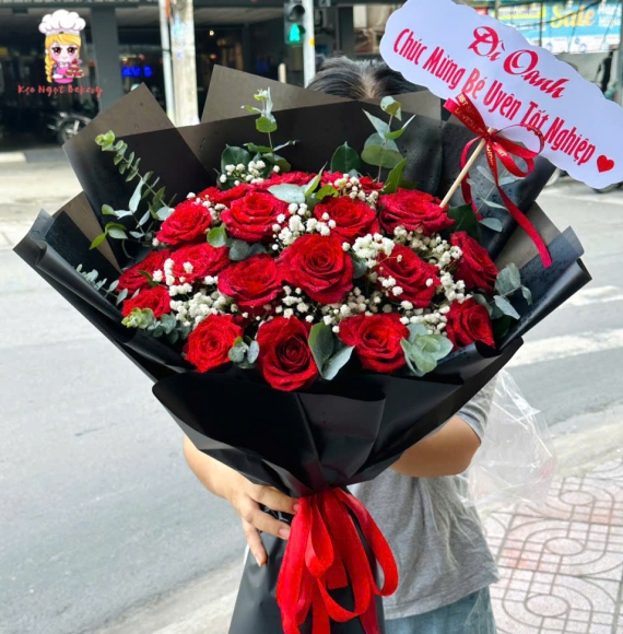 Bó hoa đỏ chúc mừng ở tân phú