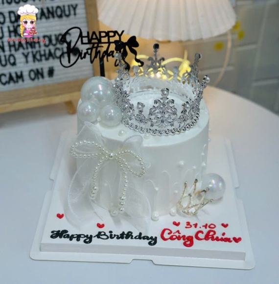 Bánh kem thổi kim tuyến tone trắng hot năm 2025