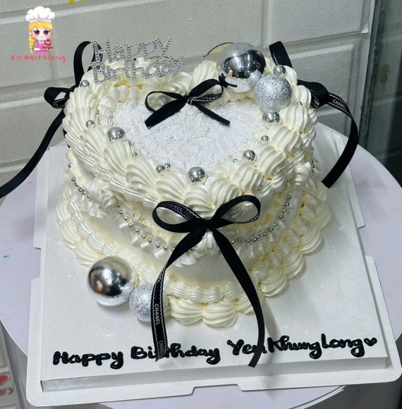 Bánh kem thổi kim tuyến bling bling hot tại Kẹo Ngọt kèm nơ đen