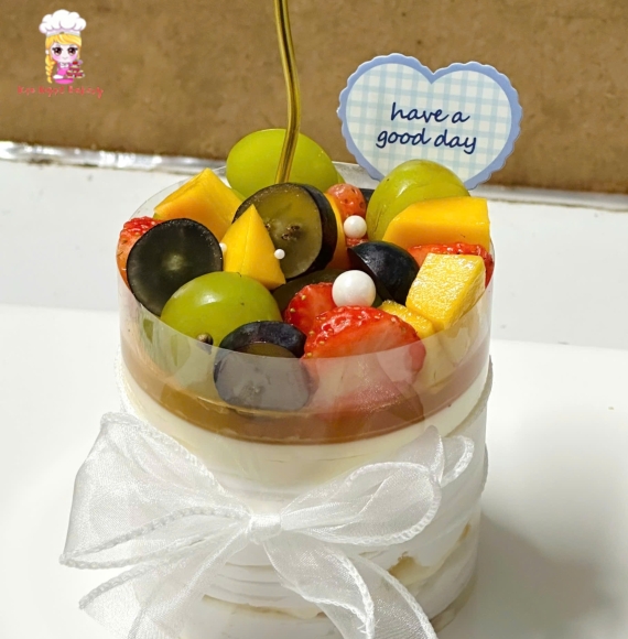 Bánh kem trang trí các loại trái cây