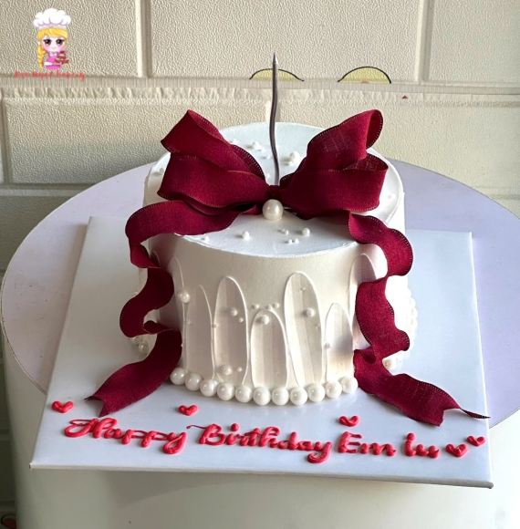 Bánh kem sinh nhật trang trí nơ màu hồng