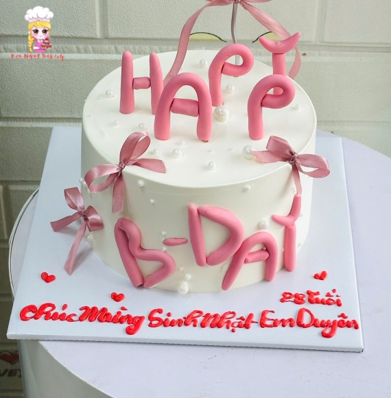 Bánh kem trái tim màu trắng tặng cho bạn gái