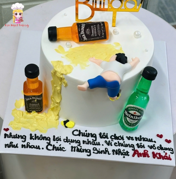 Bánh kem bất tỉnh trên bàn nhậu siêu hot 