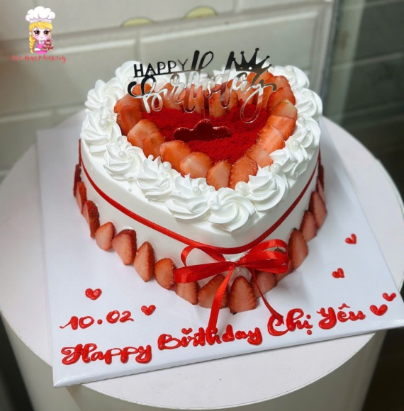 Bánh kem hình trái tim thêm dâu tây tặng phái nữ