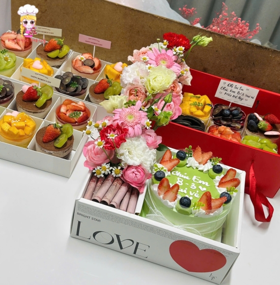 Combo hoa và bánh kem trang trí theo yêu cầu 