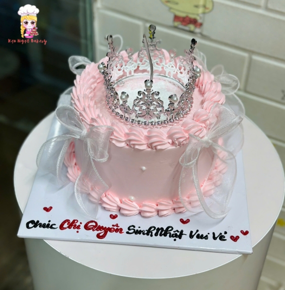 Mẫu bánh kem tone hồng hot trend năm nay